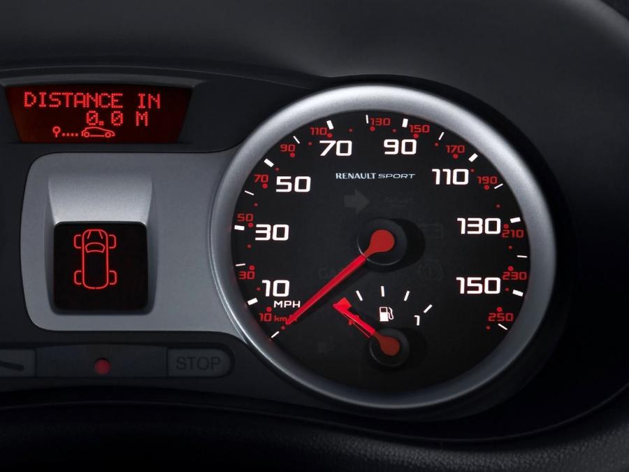  Renault Clio R.S. 2.0 16V 2006 года  (фото 23 из 125)
